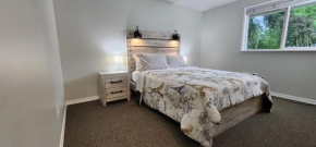 Pet-friendly 3B1B Bothell home with huge yard